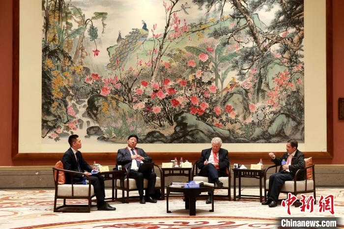 9月27日，尼山世界文明論壇在曲阜舉行，圖為該論壇的“高端訪談”活動?！×籂?攝