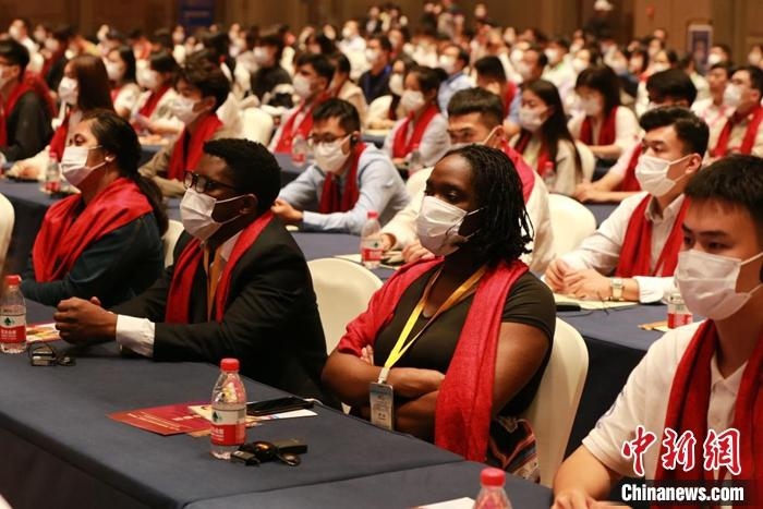 第十六屆“聯(lián)合國教科文組織孔子教育獎”9月27日晚在山東曲阜揭曉。梁犇 攝