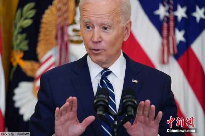 當(dāng)?shù)貢r(shí)間3月25日，美國(guó)總統(tǒng)拜登舉行了上任60多天來(lái)的首場(chǎng)正式新聞?dòng)浾邥?huì)，回答了邊境危機(jī)、控槍、基建計(jì)劃等熱點(diǎn)問(wèn)題。