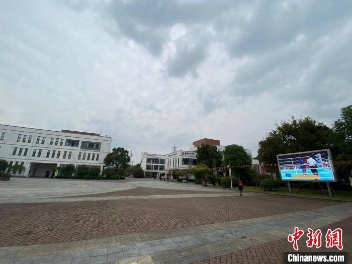 寧波市第二少年兒童業(yè)余體育學(xué)校?！×植?攝