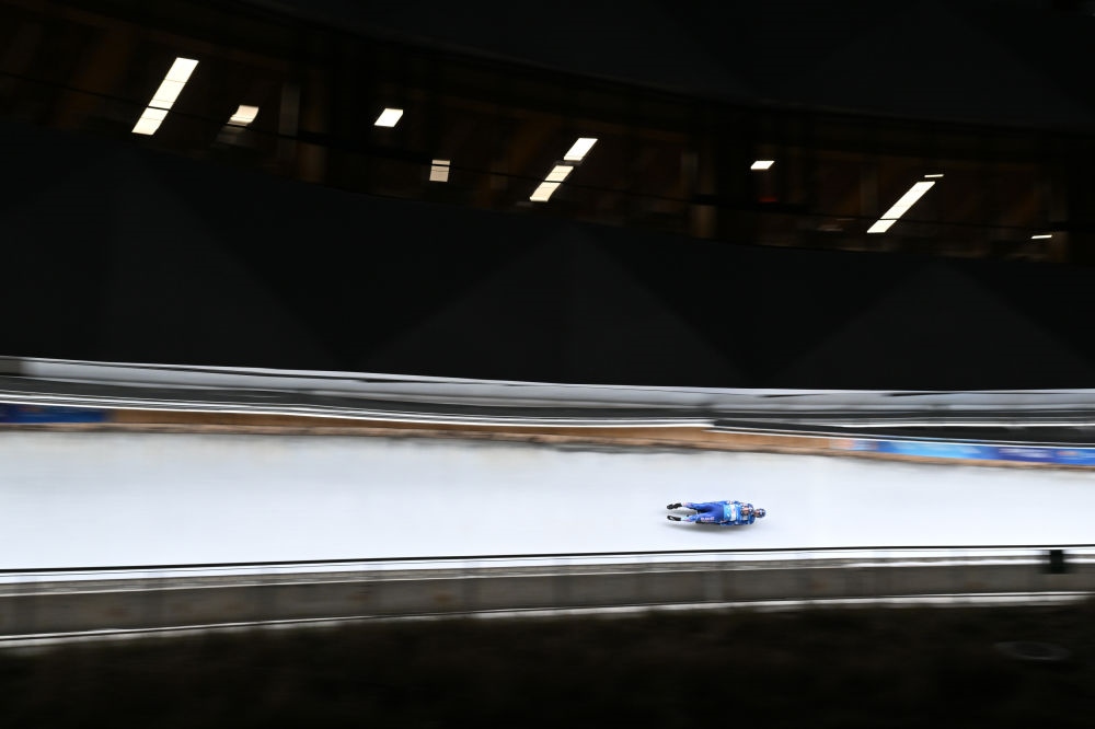 11月21日，美國選手馬茲德澤/泰爾迪曼在團體接力比賽中。新華社記者陳益宸攝