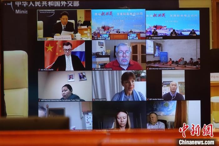 “幸福新西藏、發(fā)展新畫卷”云訪問活動在拉薩、北京、莫斯科等地同時舉行。　冉文娟 攝
