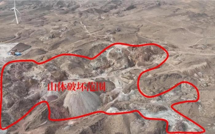  2021年12月12日，督察組使用無(wú)人機(jī)拍攝，中寧縣馬道梁北部歷史遺留礦山破壞山體面積達(dá)240余畝，現(xiàn)場(chǎng)滿目瘡痍、千瘡百孔