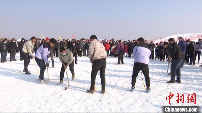 帕普孜球場(chǎng)，激烈角逐?！“统h融媒體中心供圖
