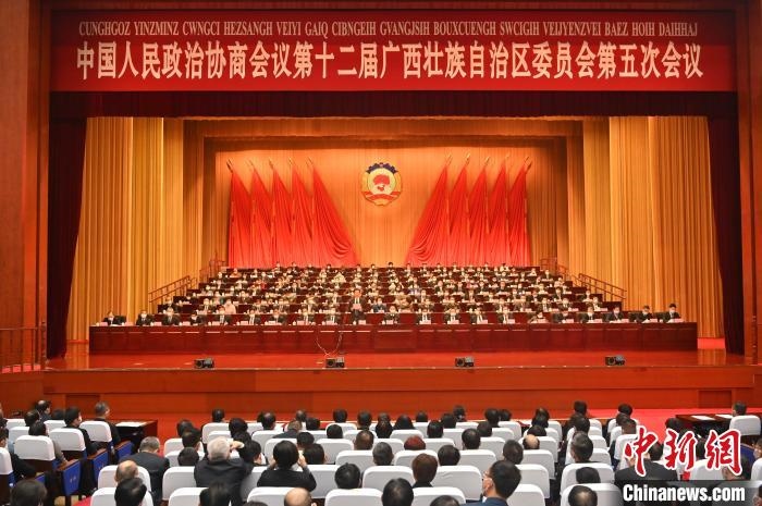 圖為大會閉幕?！∮峋?攝