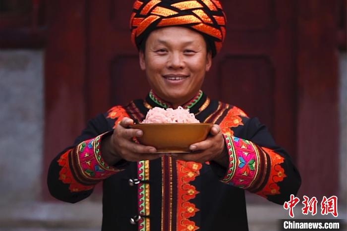 圖為“暢饗云宴”巧手年菜系列短視頻截圖?！『h(yuǎn)航 攝