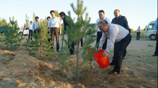 1599443506620600.png 國(guó)家發(fā)改委副主任兼國(guó)家統(tǒng)計(jì)局局長(zhǎng)寧吉喆在庫布其考察調(diào)研420.png