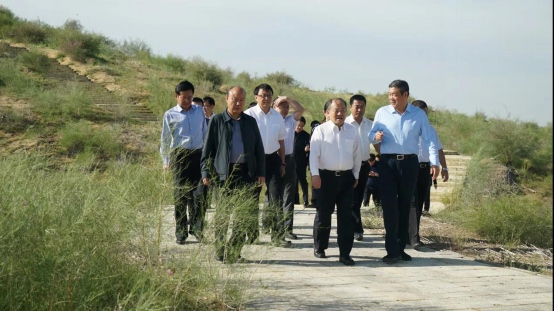 1599443518236865.png 國(guó)家發(fā)改委副主任兼國(guó)家統(tǒng)計(jì)局局長(zhǎng)寧吉喆在庫布其考察調(diào)研433.png