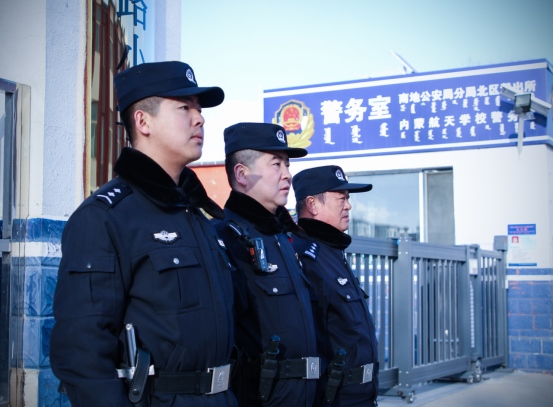 站好“護學崗”，守護“成長路”——南地公安持續(xù)開展護學行動214.png