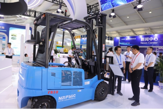 1721965682106271.png 組圖|聚焦“雙新”大會(huì) 大咖云集“展”風(fēng)采303.png