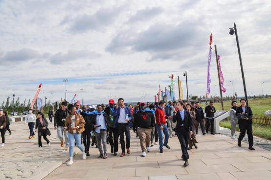 1727085385992614.png 北京大學(xué)“東方獎學(xué)金”學(xué)員參訪團訪問內(nèi)蒙古(第一天)(1)114.png