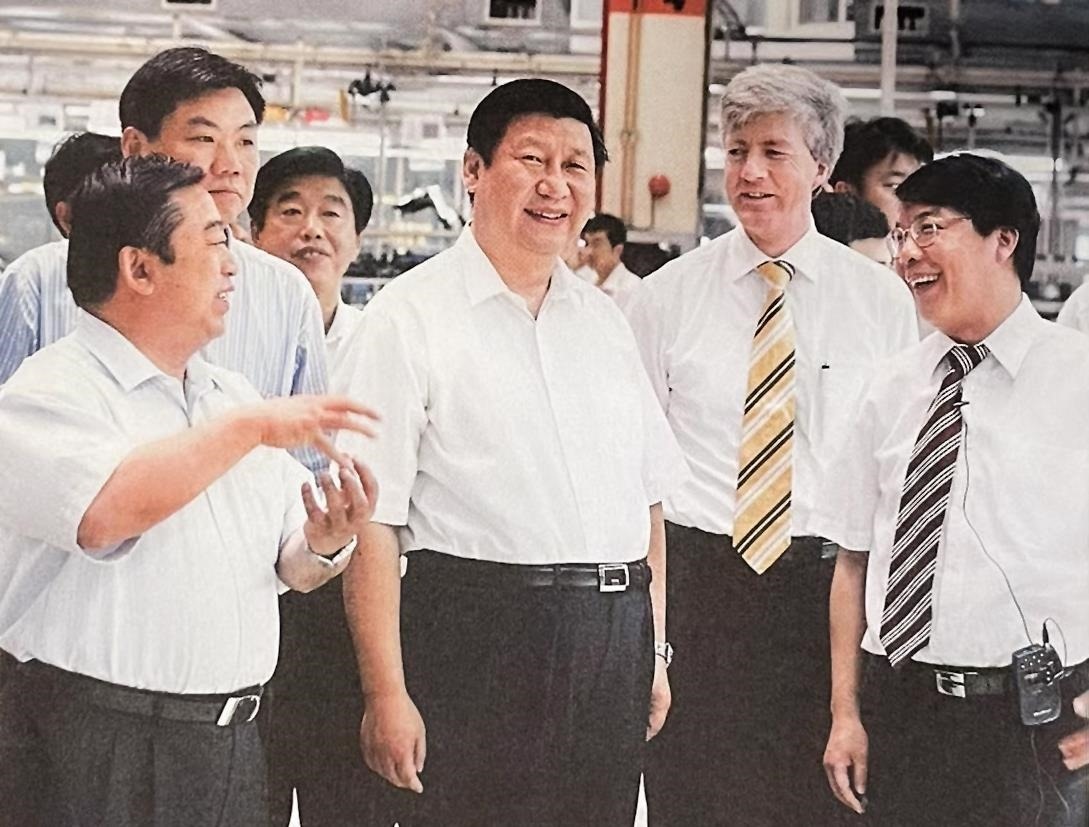 2007年7月，習(xí)近平調(diào)研上海大眾汽車有限公司。