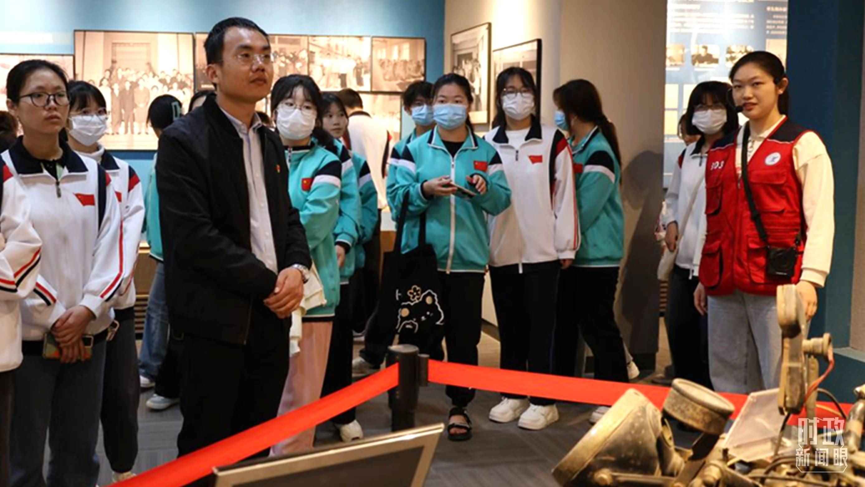 △西安高校師生參觀交大西遷博物館。（資料圖）