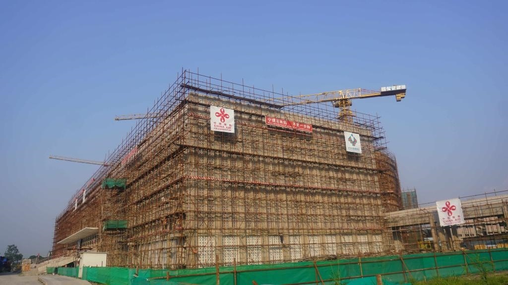 這是2023年5月23日在剛果（金）首都金沙薩拍攝的由中國援建的中部非洲文化藝術(shù)中心項目施工現(xiàn)場。