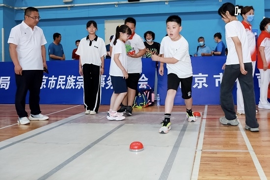 冰蹴球比賽場(chǎng)景。賽事主辦方供圖