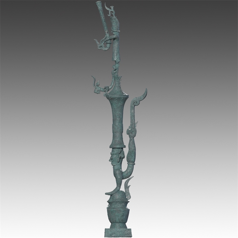 銅罍座倒立鳥足頂尊神像。四川省文物考古研究院供圖