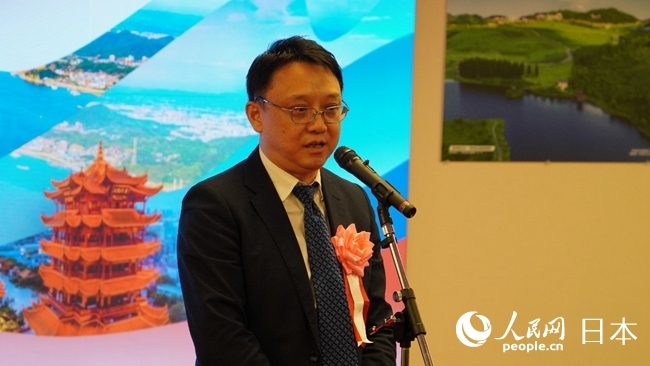 （圖片說明：東京中國文化中心主任羅玉泉致辭。人民網滕雪 攝）