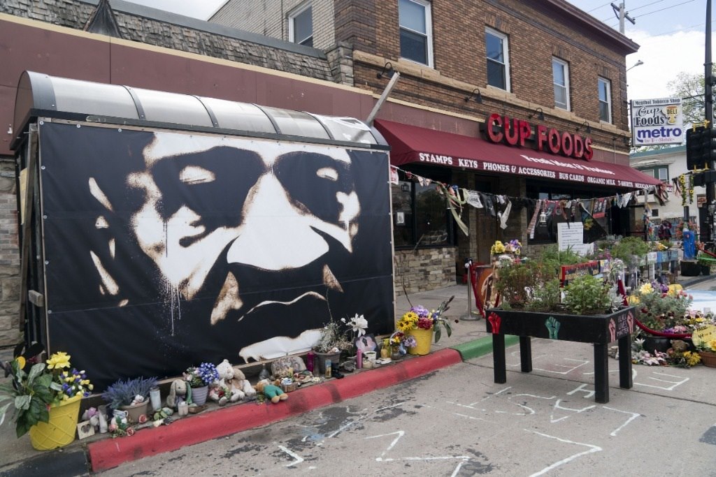 這是2022年5月22日在美國明尼蘇達(dá)州明尼阿波利斯市拍攝的弗洛伊德廣場。新華社記者劉杰攝