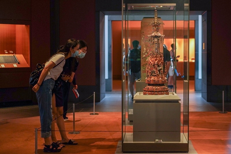 2020年7月24日，觀眾在蘇州博物館內(nèi)參觀。