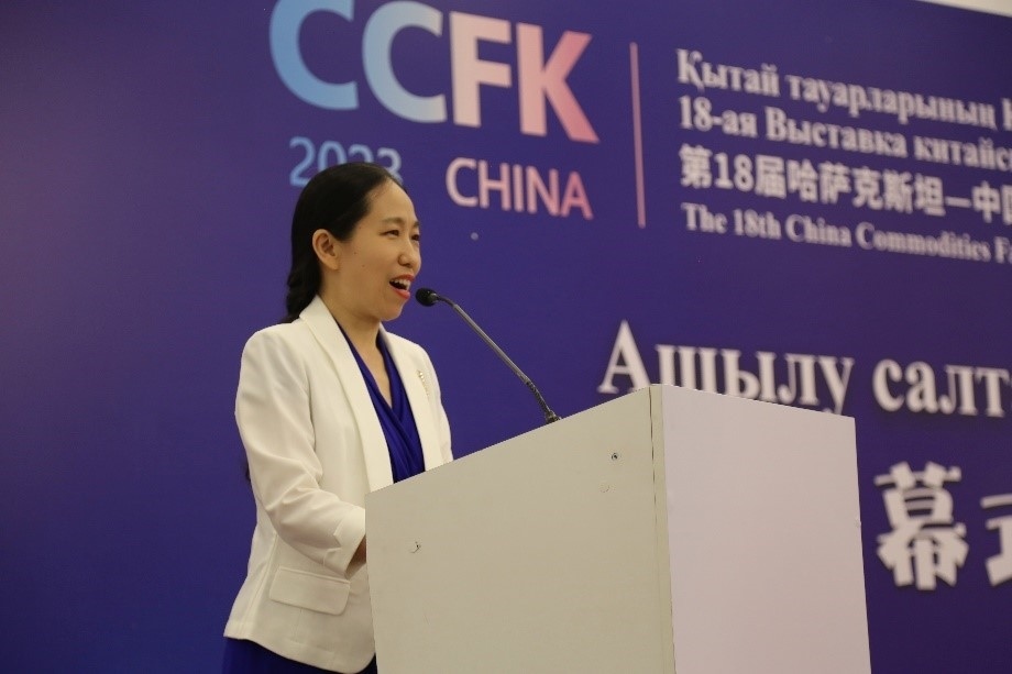 中國駐阿拉木圖總領(lǐng)事蔣薇發(fā)表致辭。中國駐阿拉木圖總領(lǐng)館供圖