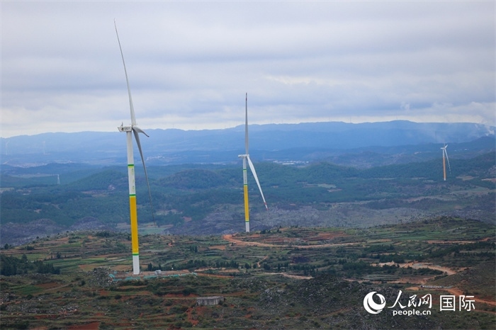 位于云南省曲靖市富源縣的富源西風(fēng)電基地。（人民網(wǎng) 李發(fā)興攝）