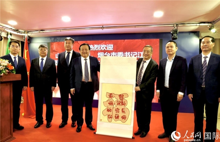 參加座談會的主要嘉賓合影留念。人民網(wǎng)記者宋亦然攝