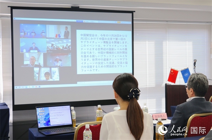 中國(guó)貿(mào)促會(huì)副會(huì)長(zhǎng)柯良棟視頻致辭。人民網(wǎng) 許可攝