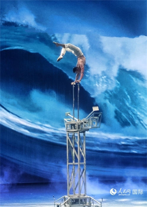 吳橋雜技大世界中的雜技演出。人民網(wǎng) 趙昭攝