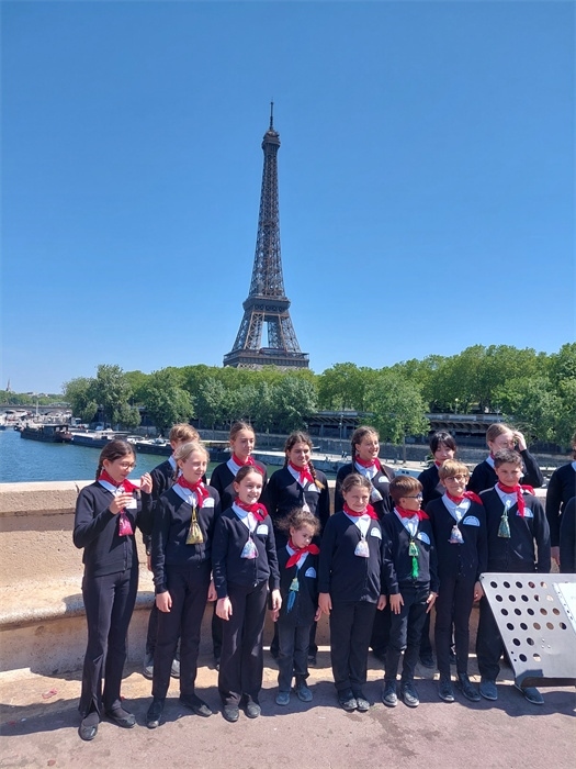 2.2023年5月，巴黎寶麗聲童聲合唱團(tuán)錄制歌曲《如果我去中國》。（圖片由受訪者提供）