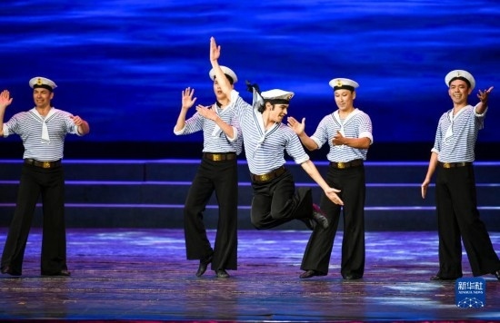 7月21日，哈薩克斯坦薩爾塔納國(guó)家舞蹈團(tuán)的演員在演出。