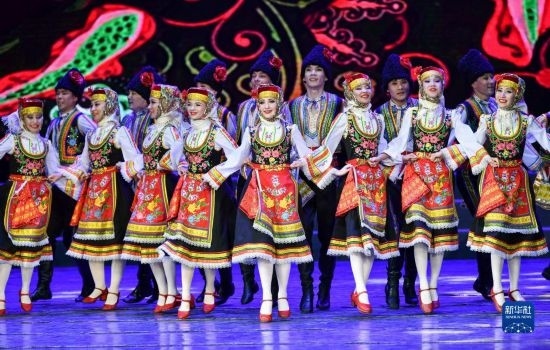 7月21日，哈薩克斯坦薩爾塔納國(guó)家舞蹈團(tuán)的演員在演出。