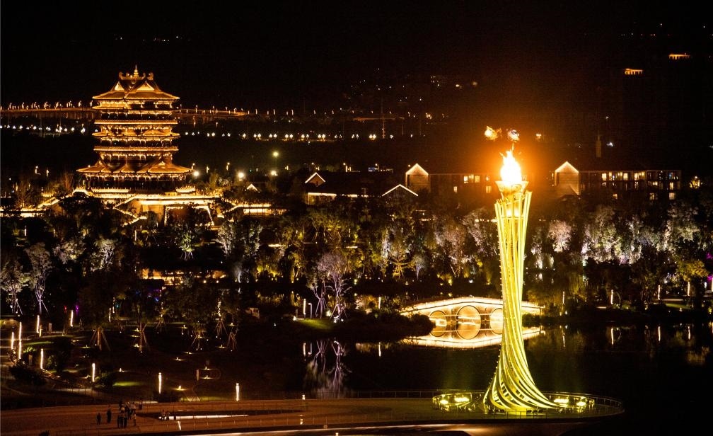 這是7月28日拍攝的成都大運(yùn)會(huì)主火炬。新華社記者曹祎銘攝