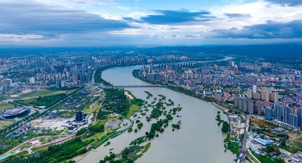 陜西省漢中市漢江兩岸景色。新華社發(fā)（李偉 攝）