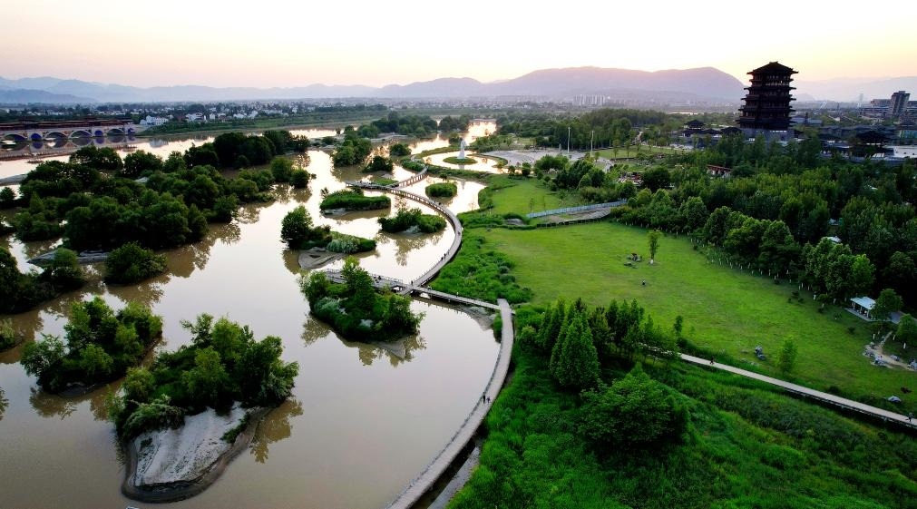 2022年5月16日拍攝的天漢濕地公園景色。新華社記者 邵瑞 攝