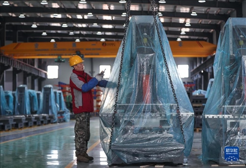 工人在阜新勁達精密機械有限公司生產(chǎn)車間工作。新華社記者龍雷攝