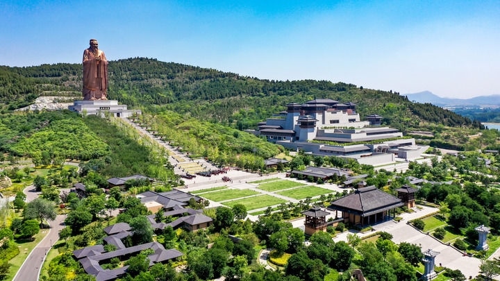 這是2023年6月8日拍攝的山東省曲阜市尼山圣境（無人機照片）。新華社記者 郭緒雷 攝