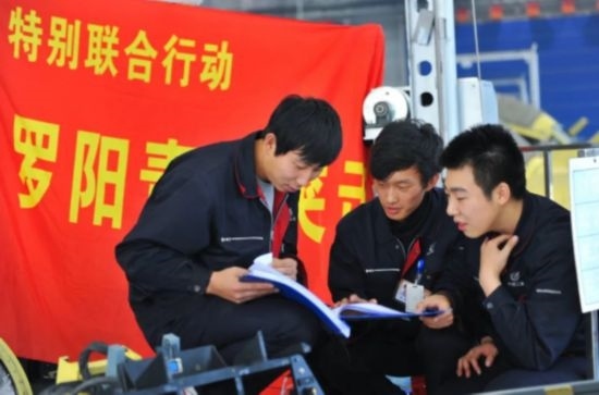 在工作中的“羅陽青年突擊隊”隊員。航空工業(yè)沈飛供圖