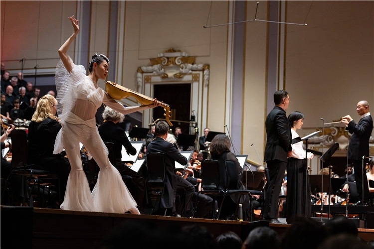 圖8月5日，2023愛丁堡國際藝術(shù)節(jié)開幕式音樂會《慈悲頌》的演出現(xiàn)場。藝術(shù)節(jié)組委會供圖