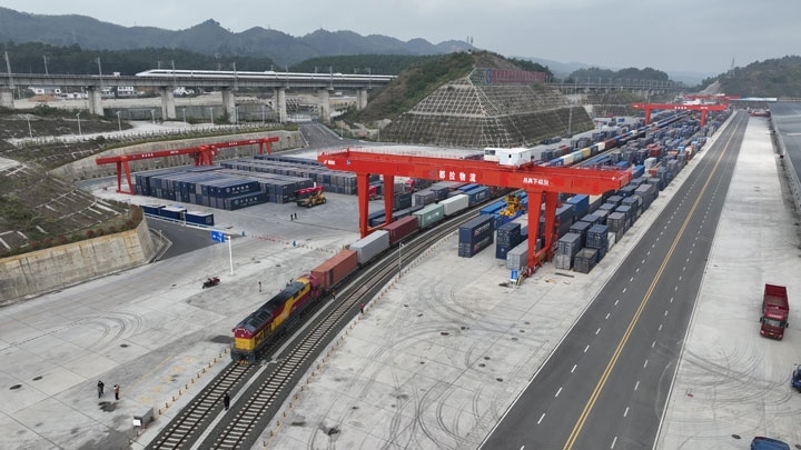 繁忙的貴陽國(guó)際陸港。貴陽綜保區(qū)供圖