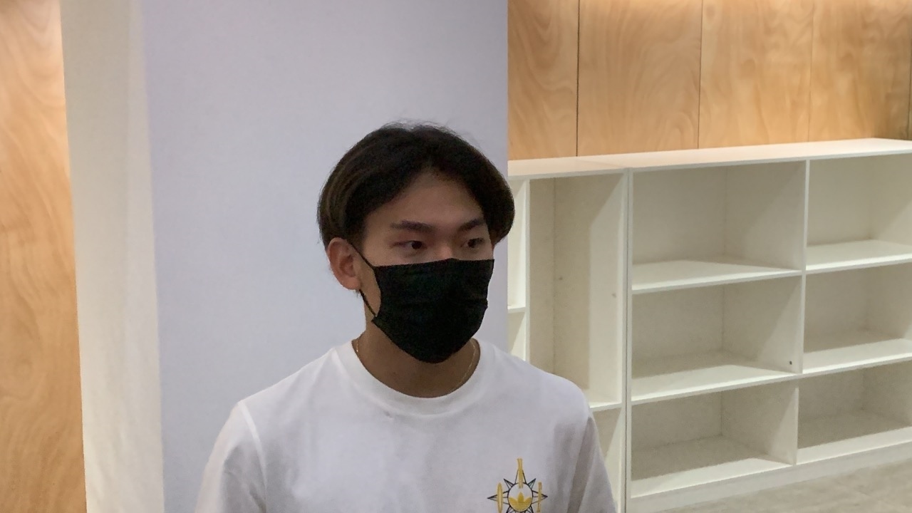 蘇翊鳴接受媒體采訪。荊政崳攝