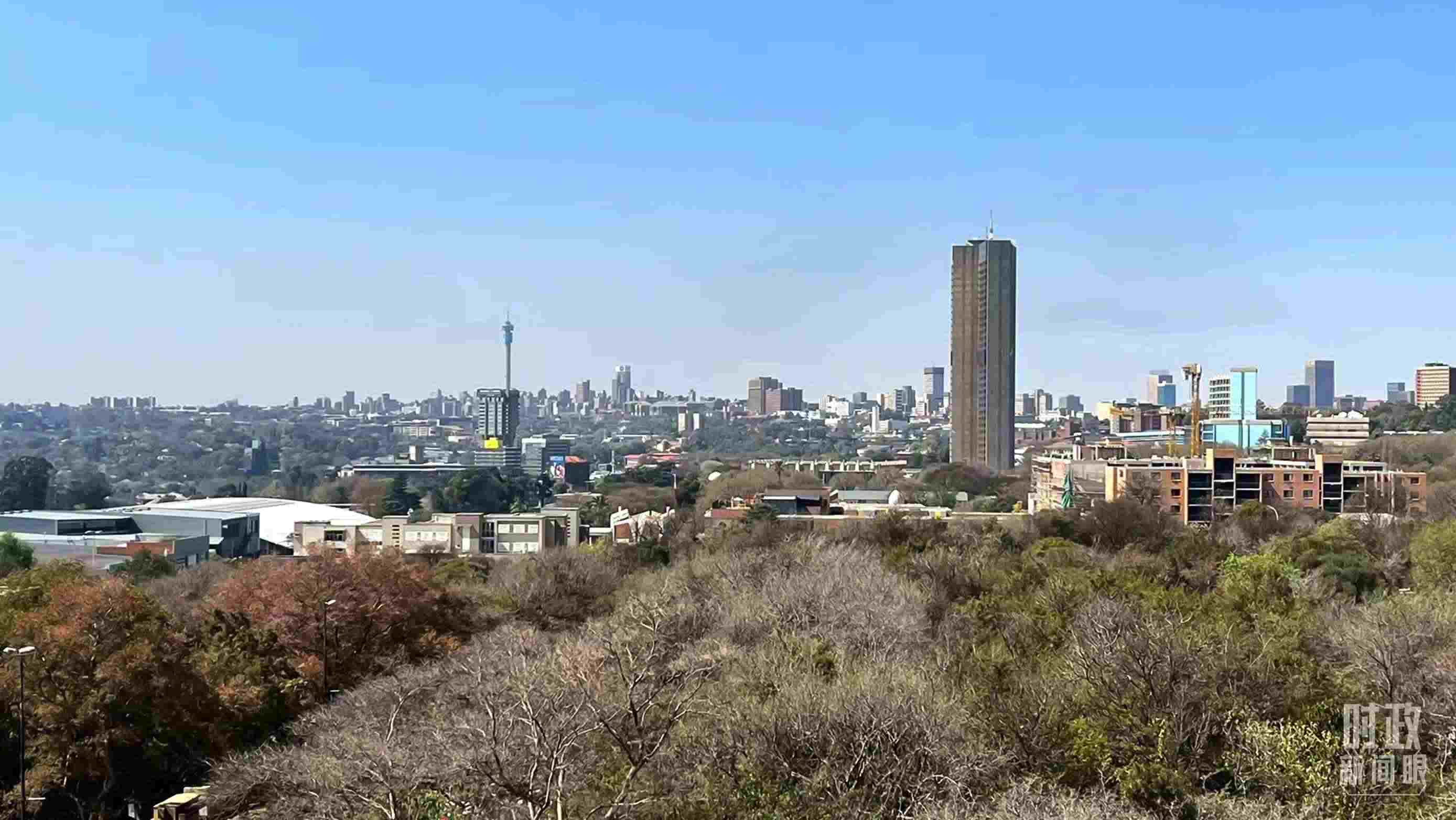 △約翰內(nèi)斯堡城市天際線。（總臺記者馬培敏拍攝）