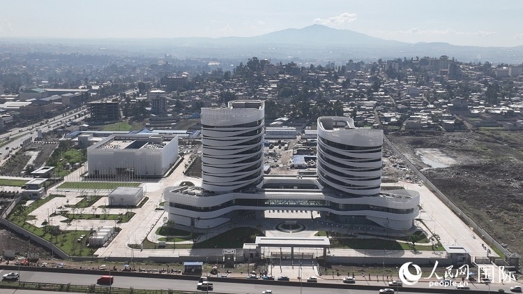 非洲疾病預(yù)防控制中心總部（一期）航拍。人民網(wǎng)記者 劉寧攝