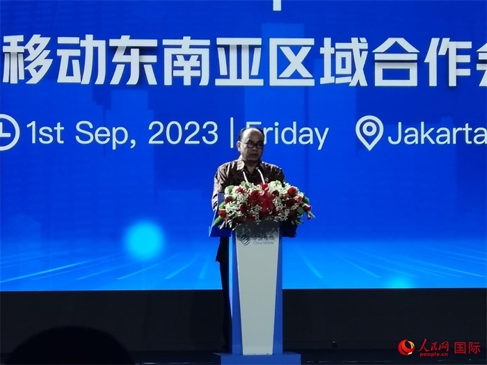 印尼通訊與信息技術(shù)部長(zhǎng)布迪·阿里·賽蒂亞迪致辭。人民網(wǎng)記者 李培松攝