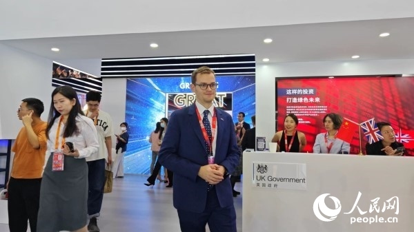 9月2日，英國館館長、英國商業(yè)貿易部市場推廣主管康鵬接受人民網(wǎng)記者采訪。人民網(wǎng)記者 趙雯博攝