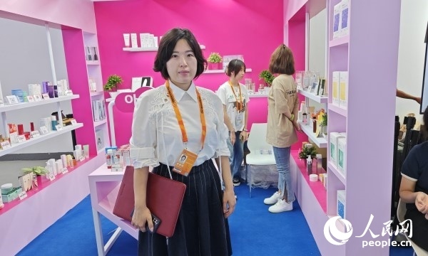 9月3日，韓國駐華大使館經(jīng)濟部參贊金至凰接受人民網(wǎng)記者采訪。人民網(wǎng)記者 趙雯博攝