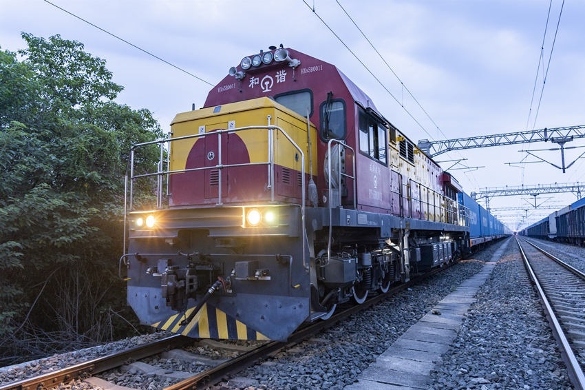 首趟中歐班列（成都）冷鏈專列到達(dá)成都國(guó)際鐵路港。青白江區(qū)委宣傳部供圖