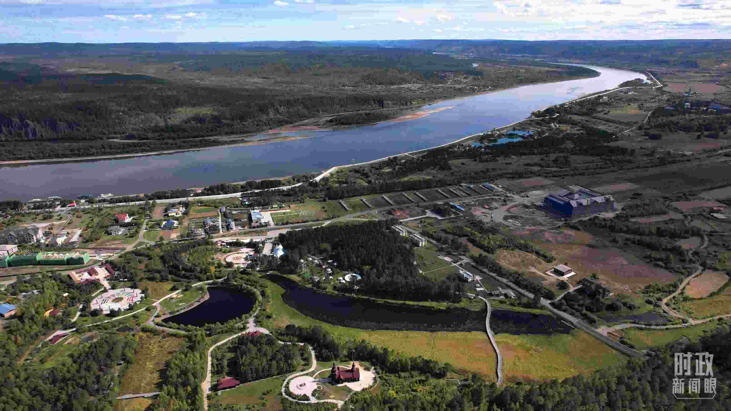 △北極村北邊是中俄界江黑龍江。（總臺國廣記者李晉拍攝）