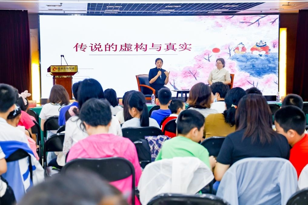 經(jīng)典閱讀進(jìn)社區(qū)——十月少年文學(xué)創(chuàng)享會走進(jìn)裕中東里。主辦方供圖