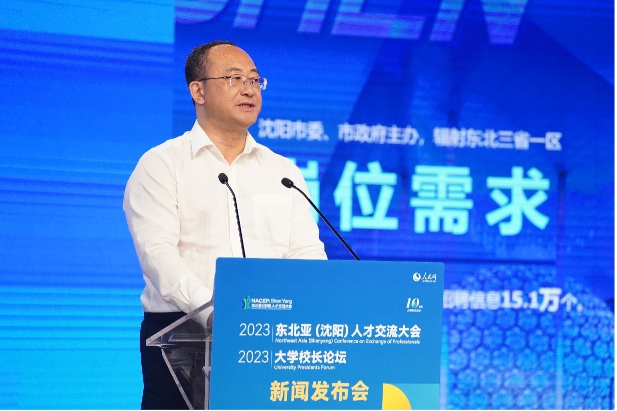 遼寧省沈陽市人力資源和社會(huì)保障局黨組書記、局長王志剛發(fā)布崗位需求和人才政策。人民網(wǎng)記者 馬天翼攝