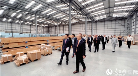 圖為旗艦倉(cāng)現(xiàn)場(chǎng)。人民網(wǎng) 郭錦標(biāo)攝